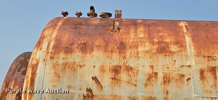 image for item EV1733 Tank