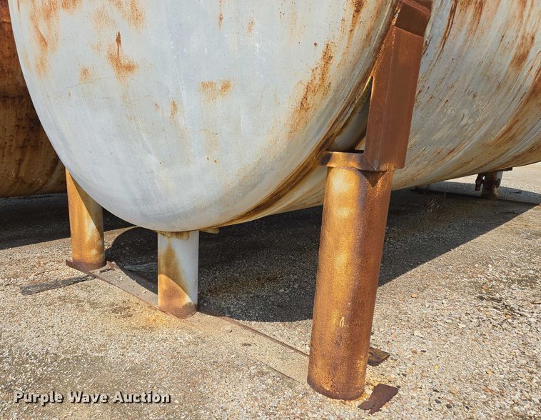 image for item EV1733 Tank