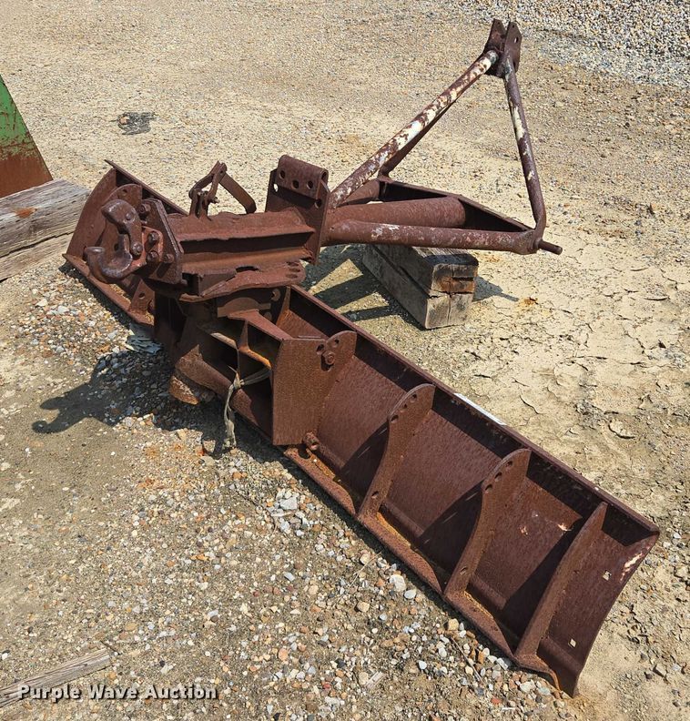 image for item EV1737 Ford 8' W three point blade