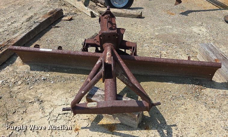 image for item EV1737 Ford 8' W three point blade