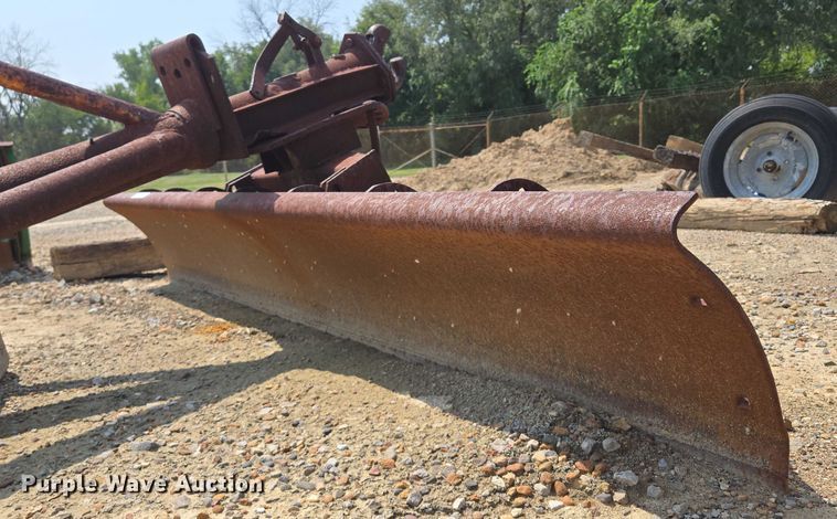 image for item EV1737 Ford 8' W three point blade