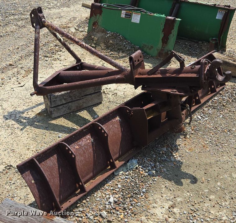 image for item EV1737 Ford 8' W three point blade