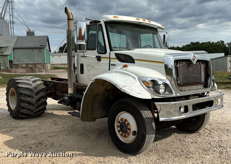 image for item KG9590 2009 International 7400 applicator truck cab and chassis  