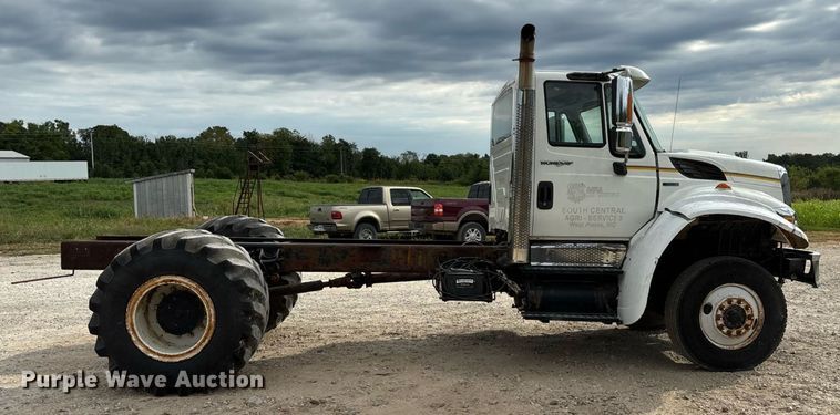 image for item KG9590 2009 International 7400 applicator truck cab and chassis  