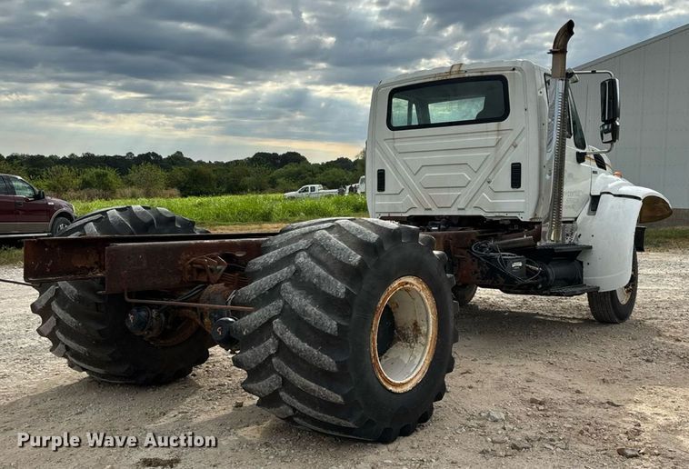 image for item KG9590 2009 International 7400 applicator truck cab and chassis  