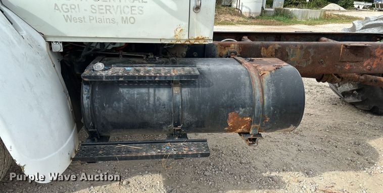 image for item KG9590 2009 International 7400 applicator truck cab and chassis  