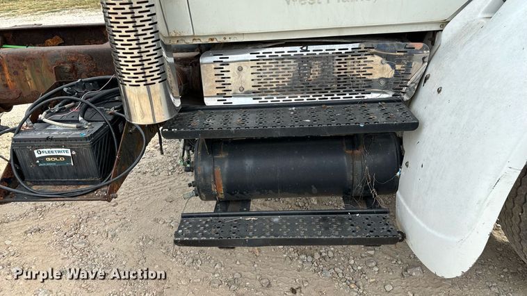 image for item KG9590 2009 International 7400 applicator truck cab and chassis  