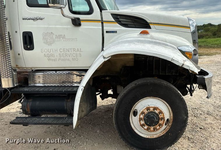 image for item KG9590 2009 International 7400 applicator truck cab and chassis  