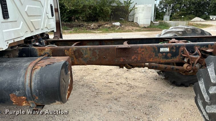 image for item KG9590 2009 International 7400 applicator truck cab and chassis  