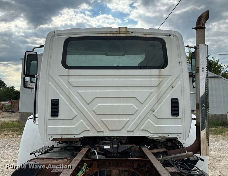 image for item KG9590 2009 International 7400 applicator truck cab and chassis  