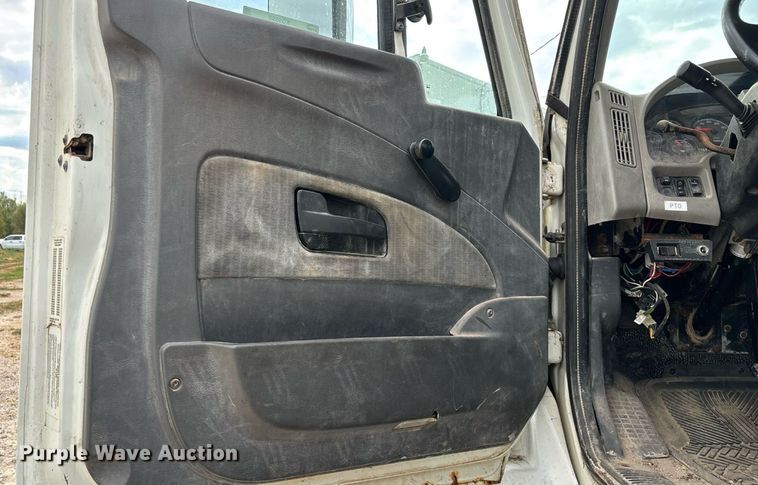 image for item KG9590 2009 International 7400 applicator truck cab and chassis  