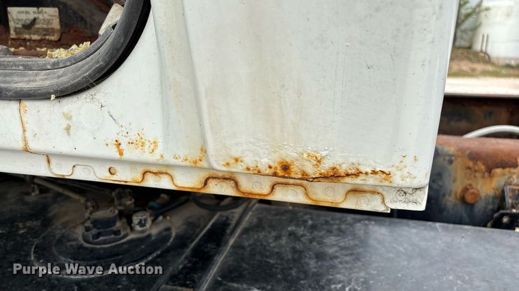 image for item KG9590 2009 International 7400 applicator truck cab and chassis  