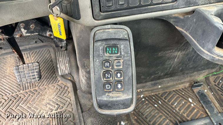 image for item KG9590 2009 International 7400 applicator truck cab and chassis  