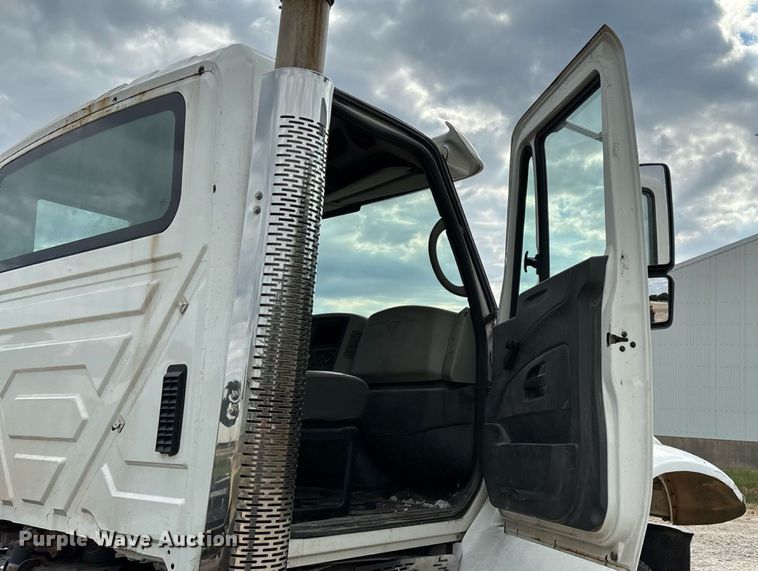 image for item KG9590 2009 International 7400 applicator truck cab and chassis  