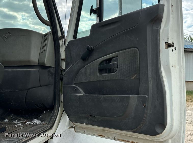 image for item KG9590 2009 International 7400 applicator truck cab and chassis  