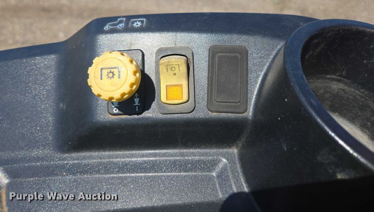 image for item YA1056 2022 John Deere 5055E MFWD tractor