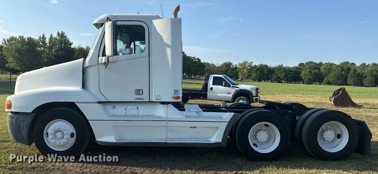 image for item DJ7766 2002 Freightliner Century Class semi truck