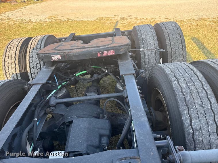 image for item DJ7766 2002 Freightliner Century Class semi truck