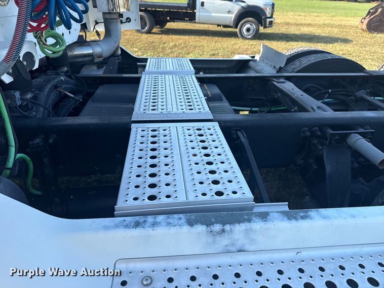 image for item DJ7766 2002 Freightliner Century Class semi truck