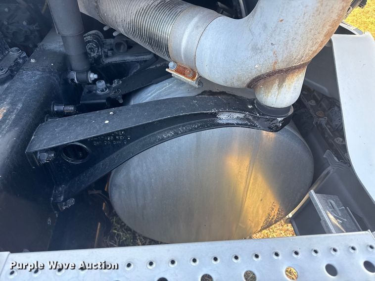 image for item DJ7766 2002 Freightliner Century Class semi truck