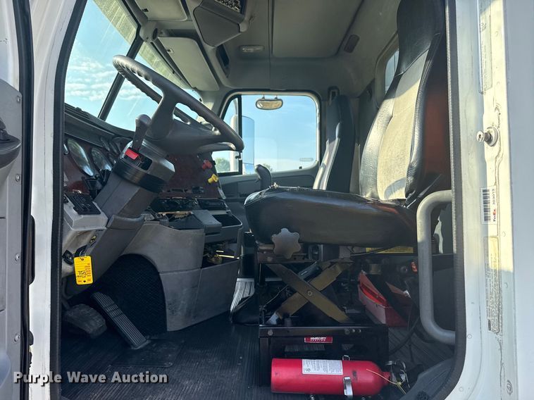 image for item DJ7766 2002 Freightliner Century Class semi truck