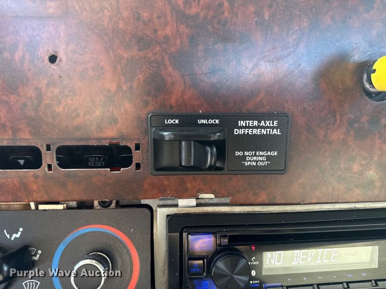 image for item DJ7766 2002 Freightliner Century Class semi truck