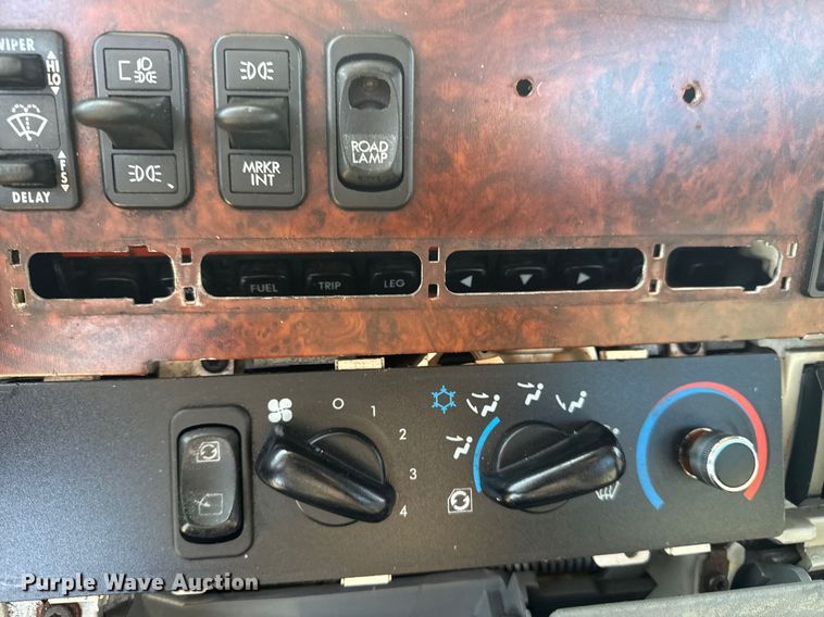 image for item DJ7766 2002 Freightliner Century Class semi truck