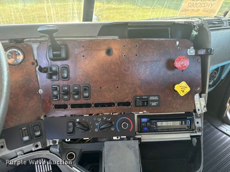 image for item DJ7766 2002 Freightliner Century Class semi truck