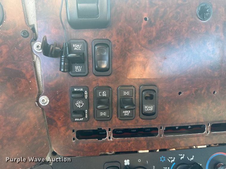 image for item DJ7766 2002 Freightliner Century Class semi truck