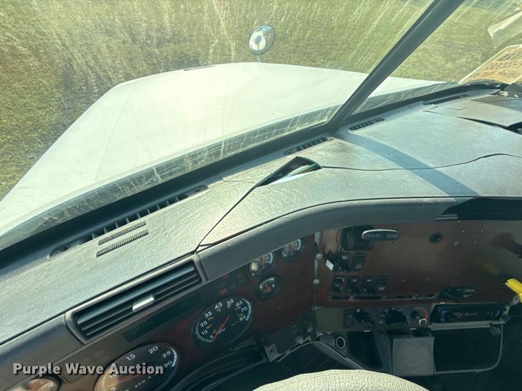 image for item DJ7766 2002 Freightliner Century Class semi truck