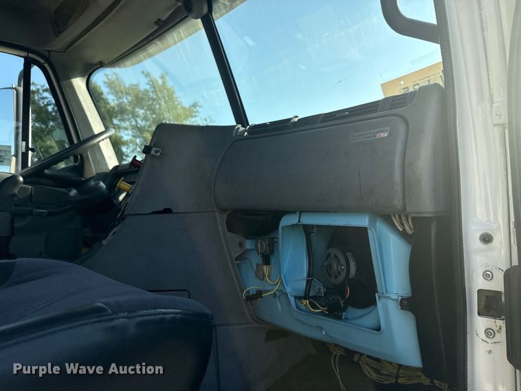 image for item DJ7766 2002 Freightliner Century Class semi truck