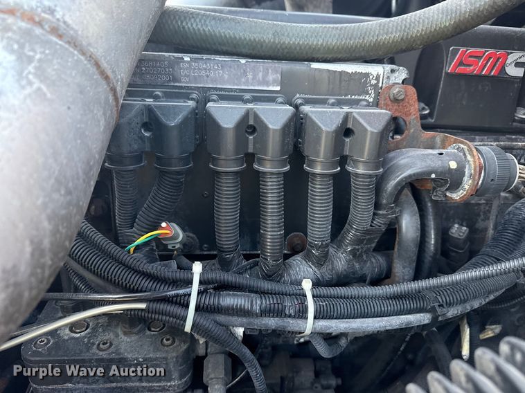 image for item DJ7766 2002 Freightliner Century Class semi truck