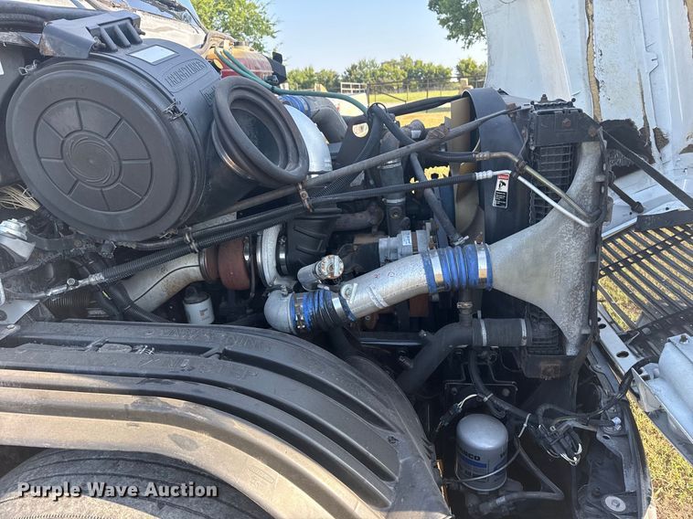 image for item DJ7766 2002 Freightliner Century Class semi truck