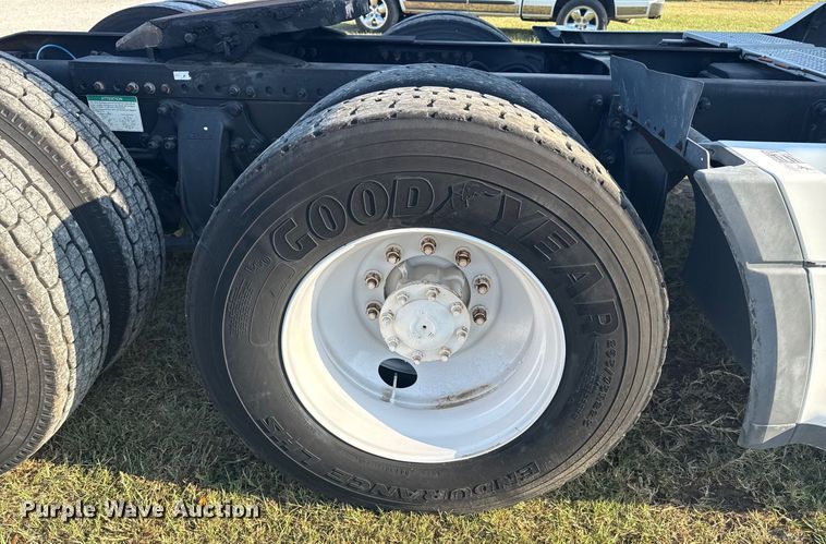 image for item DJ7766 2002 Freightliner Century Class semi truck