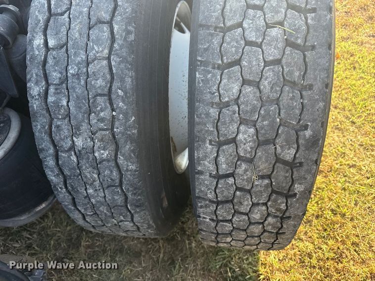 image for item DJ7766 2002 Freightliner Century Class semi truck