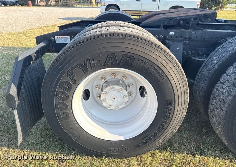 image for item DJ7766 2002 Freightliner Century Class semi truck