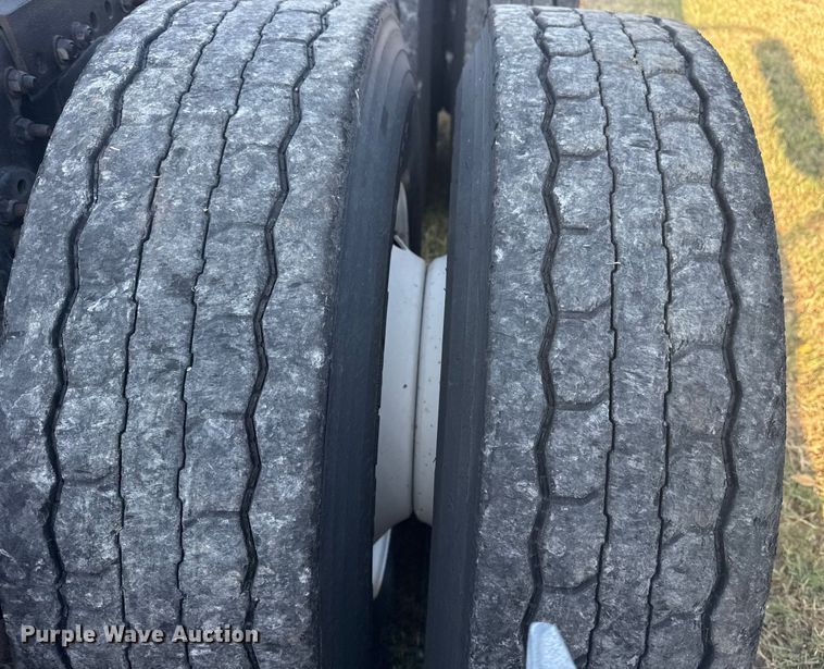 image for item DJ7766 2002 Freightliner Century Class semi truck