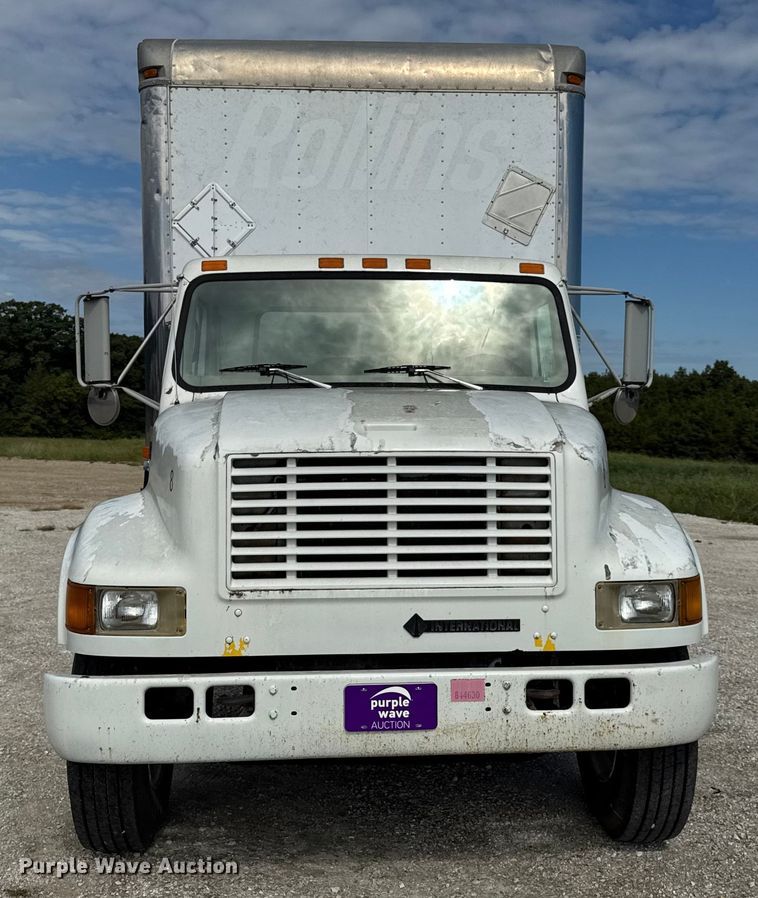 image for item DO2223 1998 International 4900 box truck