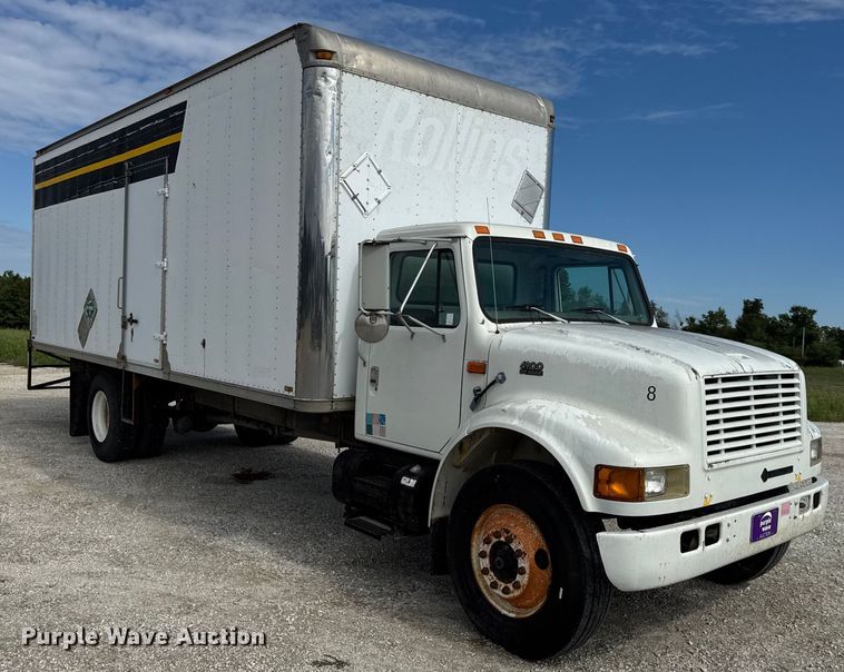 image for item DO2223 1998 International 4900 box truck