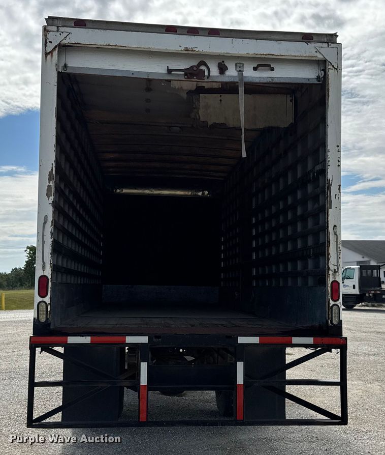 image for item DO2223 1998 International 4900 box truck