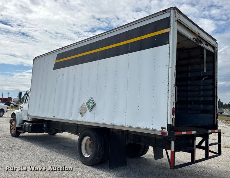 image for item DO2223 1998 International 4900 box truck
