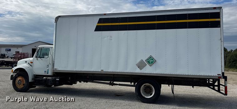 image for item DO2223 1998 International 4900 box truck