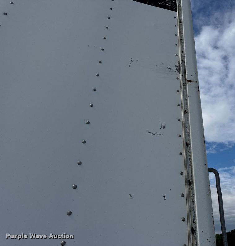 image for item DO2223 1998 International 4900 box truck