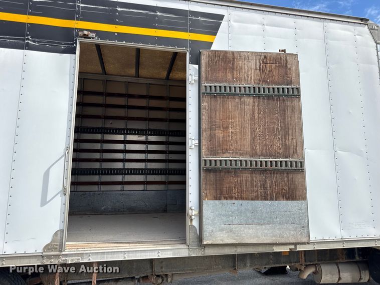 image for item DO2223 1998 International 4900 box truck