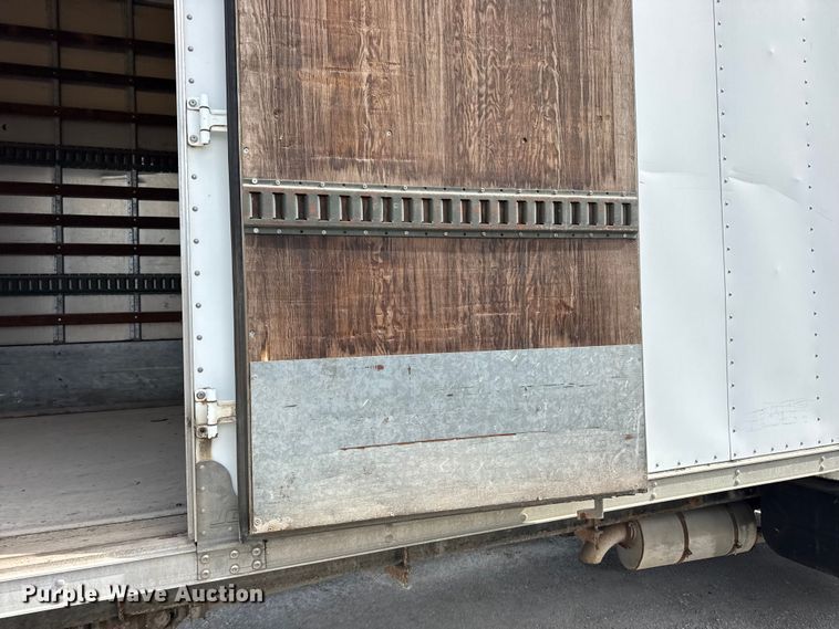 image for item DO2223 1998 International 4900 box truck