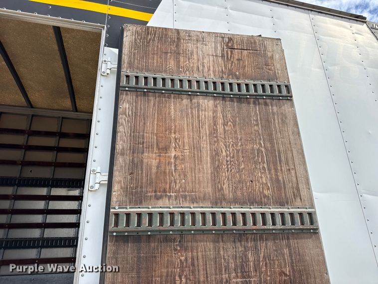 image for item DO2223 1998 International 4900 box truck