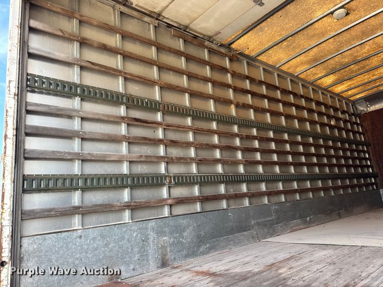 image for item DO2223 1998 International 4900 box truck