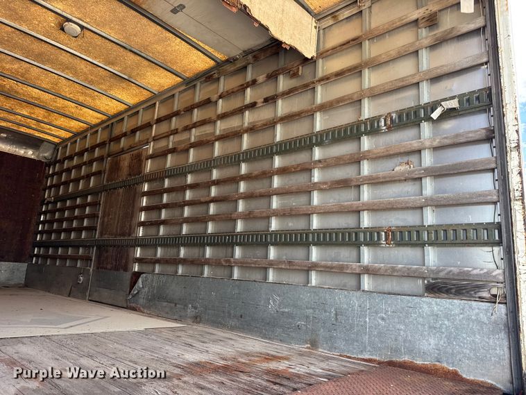 image for item DO2223 1998 International 4900 box truck