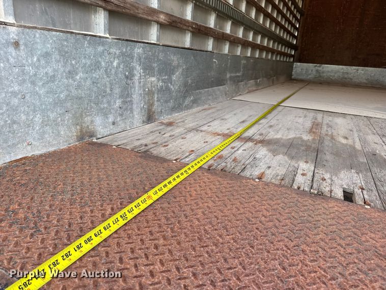 image for item DO2223 1998 International 4900 box truck