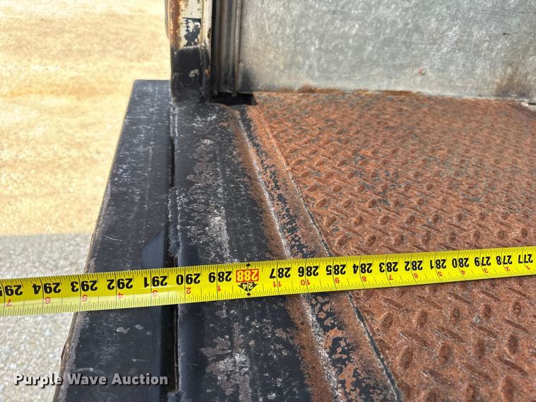 image for item DO2223 1998 International 4900 box truck